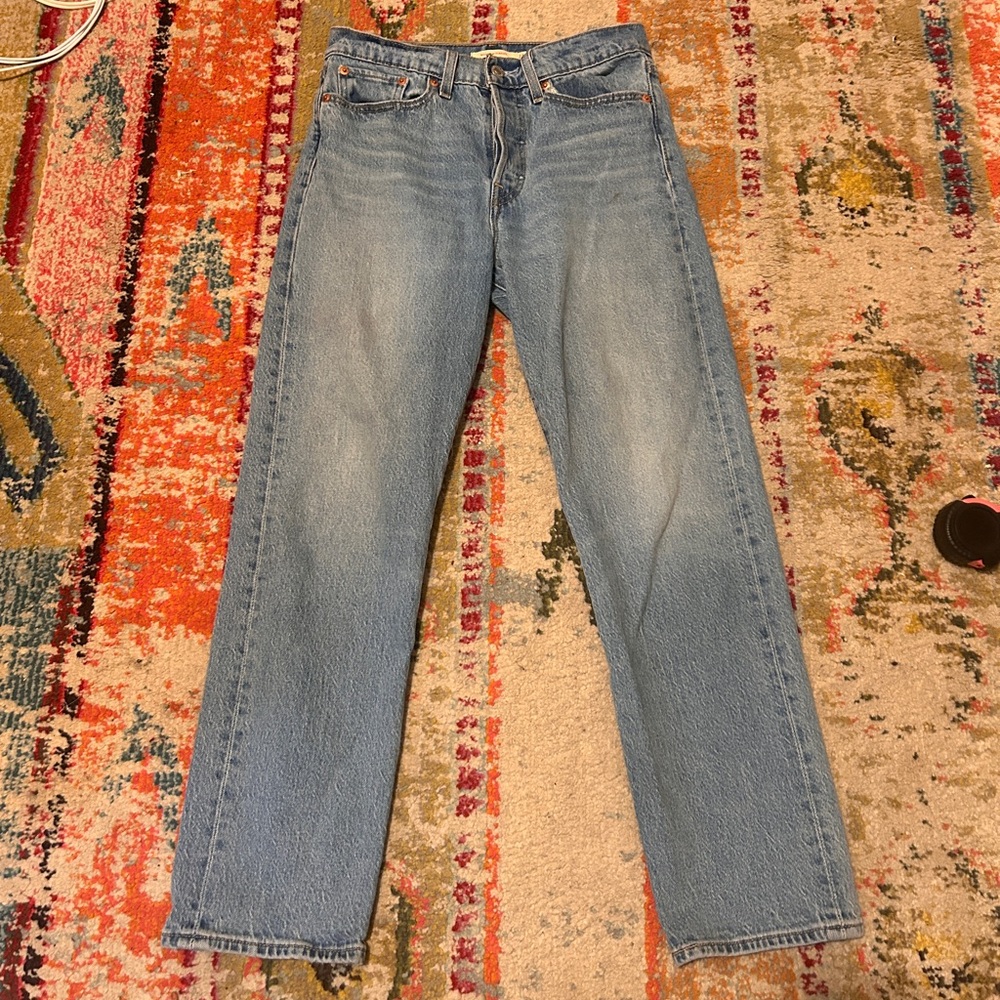 Levi’s Medium Wash Wedgie Straight Ankle Women’s Jeans. Size 27